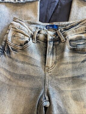 Women’s Light Wash Butt Lifting Jeans